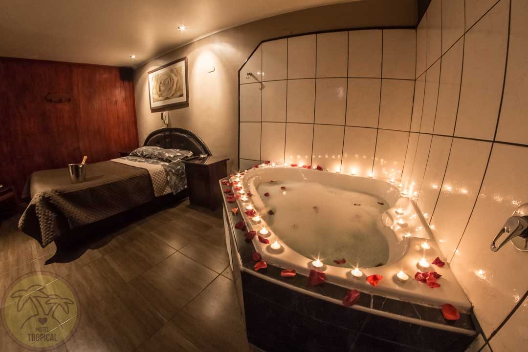 motel-tropical-jacuzzi-normal-silla-del-amor-ampliada